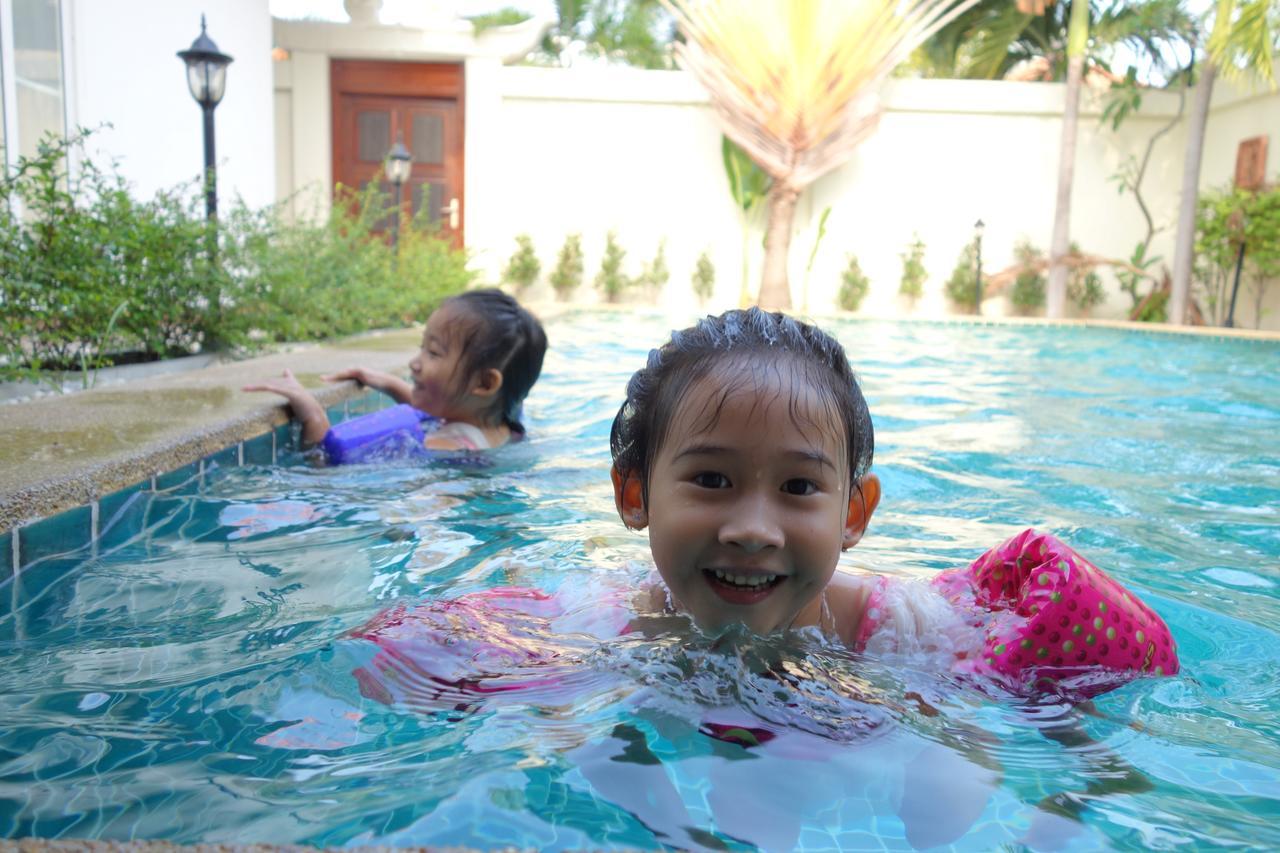 The Beach Pool Villa Pattaya Buitenkant foto